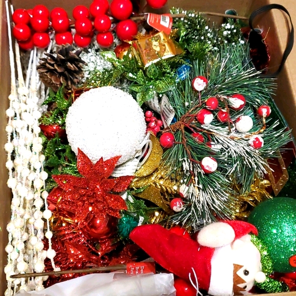 Christmas decorations - Picture 1 of 1